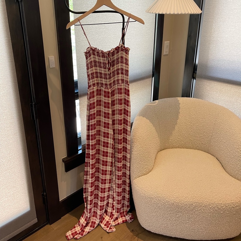 Reformation jumper only worn once! Size 4 !  Perfect condition